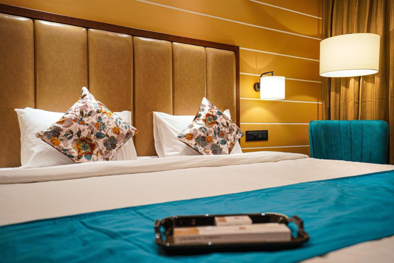 Hotel El Magnifico Surate Extérieur photo