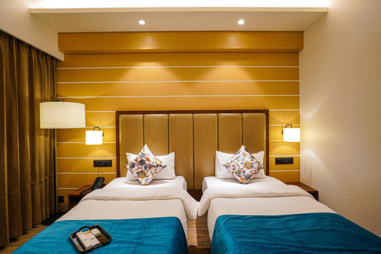 Hotel El Magnifico Surate Extérieur photo