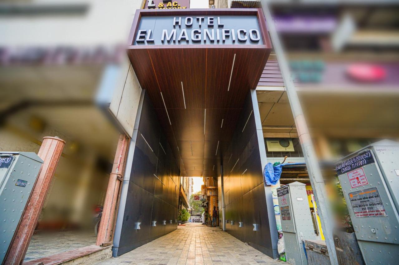 Hotel El Magnifico Surate Extérieur photo